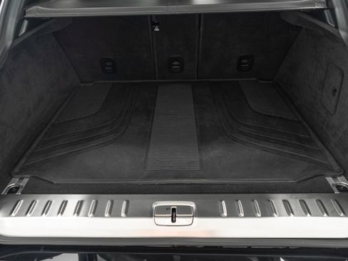 Used 2021 Aston Martin DBX image 19