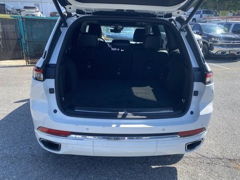 Used 2023 Jeep Grand Cherokee Overland w/ Advanced Protech Group III image 7