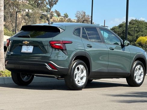 New 2026 Chevrolet Trax LS w/ LS Convenience Package FWD image 4
