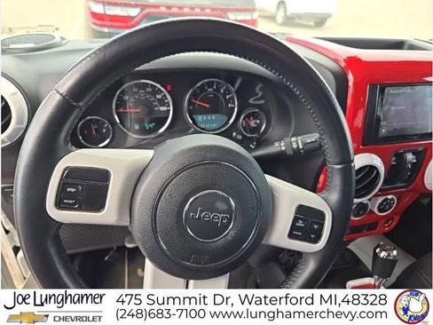 Used 2015 Jeep Wrangler Unlimited Rubicon image 18