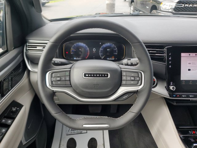 Used 2025 Jeep Wagoneer 4WD image 18