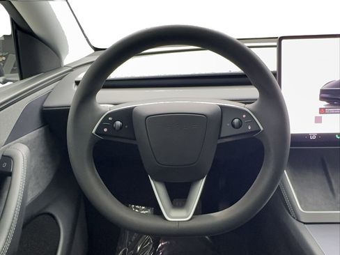 Used 2026 Tesla Model Y AWD image 37