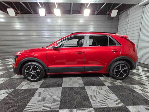 Used 2024 Kia Niro EX image 8