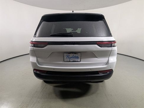 New 2025 Jeep Grand Cherokee Altitude image 6