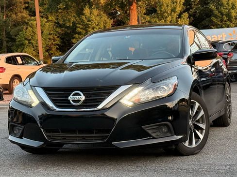 Used 2017 Nissan Altima 2.5 SR w/ Midnight Edition Package FWD image 1