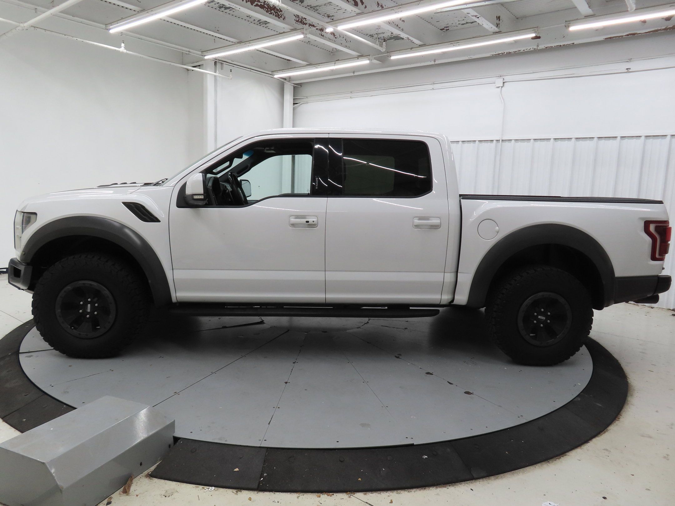 Used 2018 Ford F150 Raptor w/ Equipment Group 802A Luxury AWD/4WD image 7
