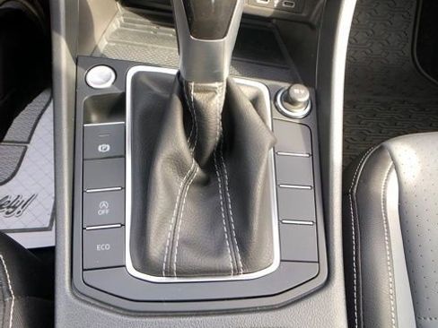 Used 2025 Volkswagen Jetta SE image 19