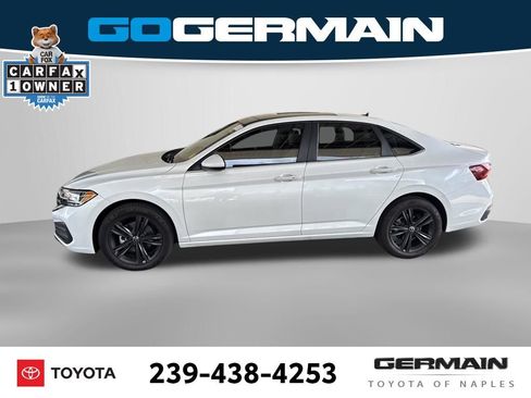 Used 2024 Volkswagen Jetta SE image 2