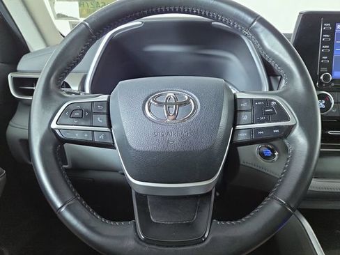 Used 2022 Toyota Highlander XLE AWD/4WD image 21