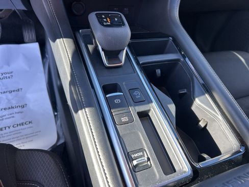 Used 2024 Nissan Pathfinder SV image 10