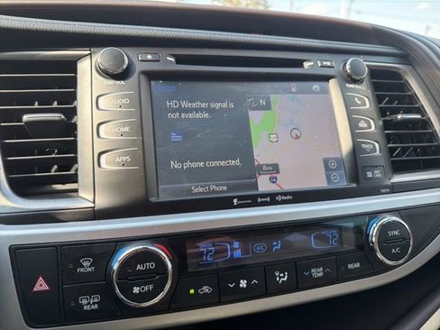 Used 2017 Toyota Highlander XLE image 28