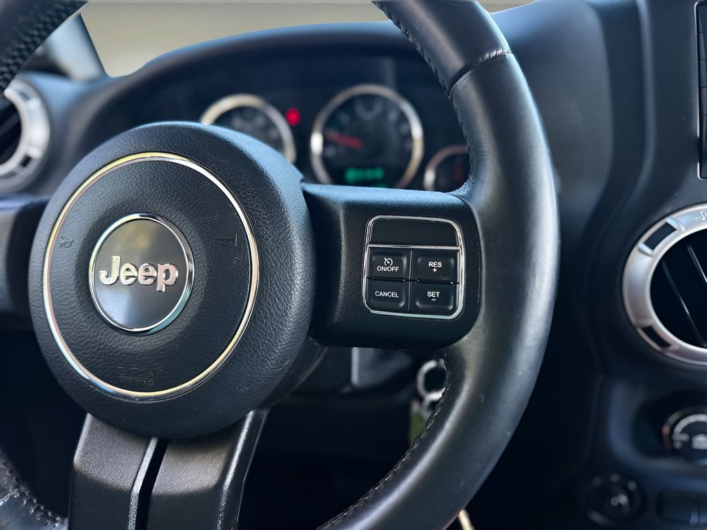 Used 2016 Jeep Wrangler Unlimited Sahara AWD/4WD image 13