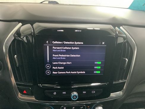 Used 2021 Chevrolet Traverse LT w/ LPO, Floor Liner Package AWD/4WD image 32