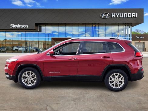 Used 2017 Jeep Cherokee Latitude w/ Safety/Convenience Group image 2