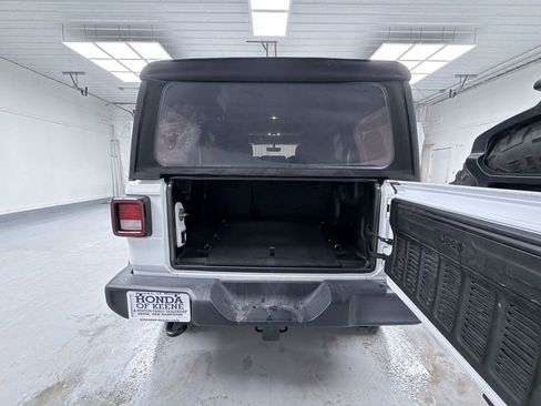 Used 2022 Jeep Wrangler Unlimited Sport image 19