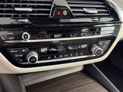 Used 2021 BMW 530e xDrive w/ Premium Package image 28