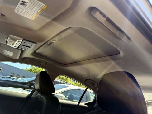 Used 2023 Nissan Sentra SR w/ SR Premium Package FWD image 18