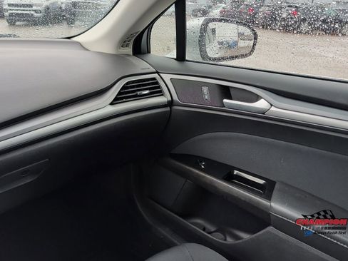 Used 2016 Ford Fusion SE FWD image 22