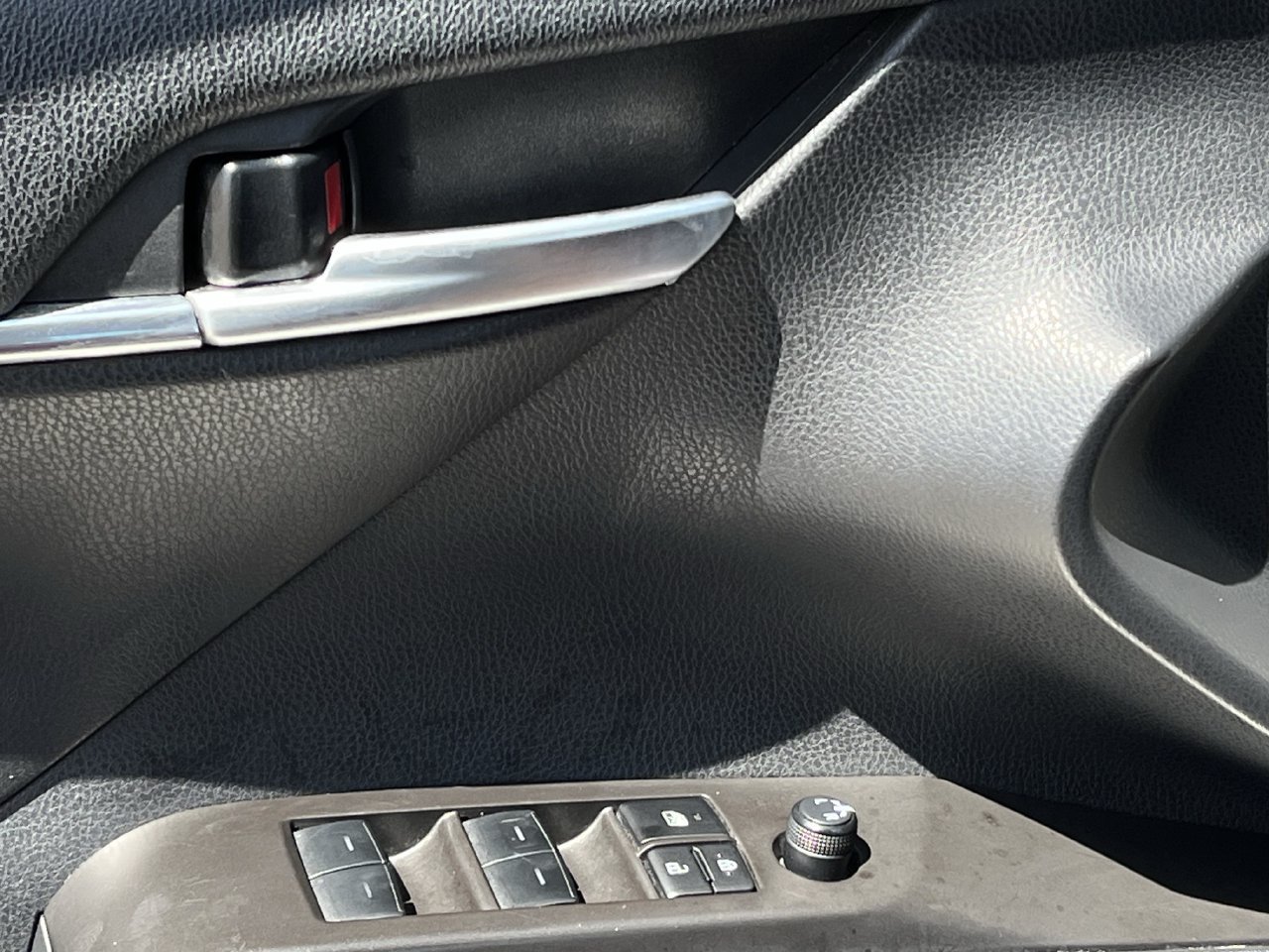 Used 2024 Toyota Camry SE FWD image 21