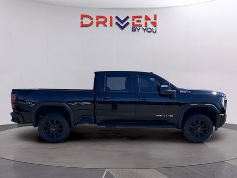 Used 2024 GMC Sierra 2500 AT4 w/ AT4 Premium Plus Package image 8