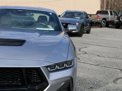 Used 2024 Ford Mustang GT Premium image 13