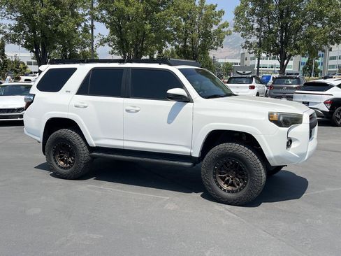 Used 2019 Toyota 4Runner SR5 AWD/4WD image 5