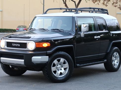 Used 2007 Toyota FJ Cruiser 4WD image 2