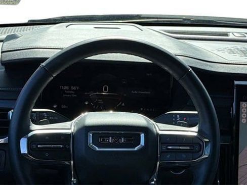 Used 2025 GMC Acadia Elevation image 15