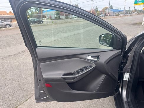 Used 2014 Ford Focus SE w/ SE Winter Package image 10