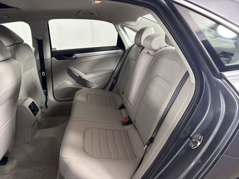 Used 2013 Volkswagen Passat 3.6 SE image 20
