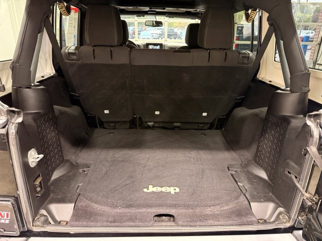 Used 2015 Jeep Wrangler Unlimited Sahara w/ Connectivity Group AWD/4WD image 21