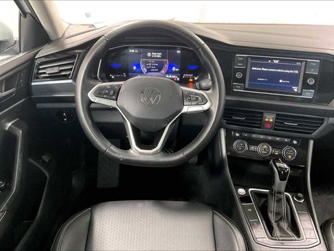 Used 2024 Volkswagen Jetta SE w/ Panoramic Sunroof Package image 17