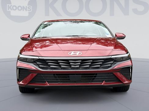Certified 2025 Hyundai Elantra Limited FWD image 11