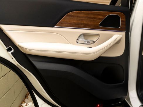 Used 2025 Mercedes-Benz GLE 350 4MATIC image 18