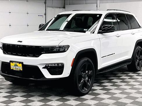 Used 2024 Jeep Grand Cherokee Limited w/ Luxury Tech Group II AWD/4WD image 12
