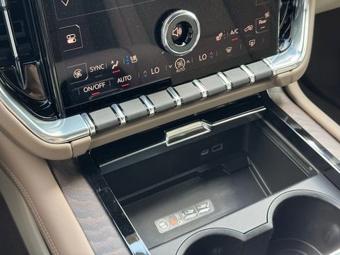 New 2025 GMC Yukon XL Denali w/ Denali Reserve Package image 34