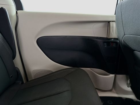Used 2023 Chrysler Voyager LX FWD image 26
