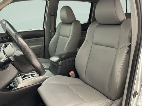 Used 2013 Toyota Tacoma 4x4 Double Cab w/ Limited Pkg image 18