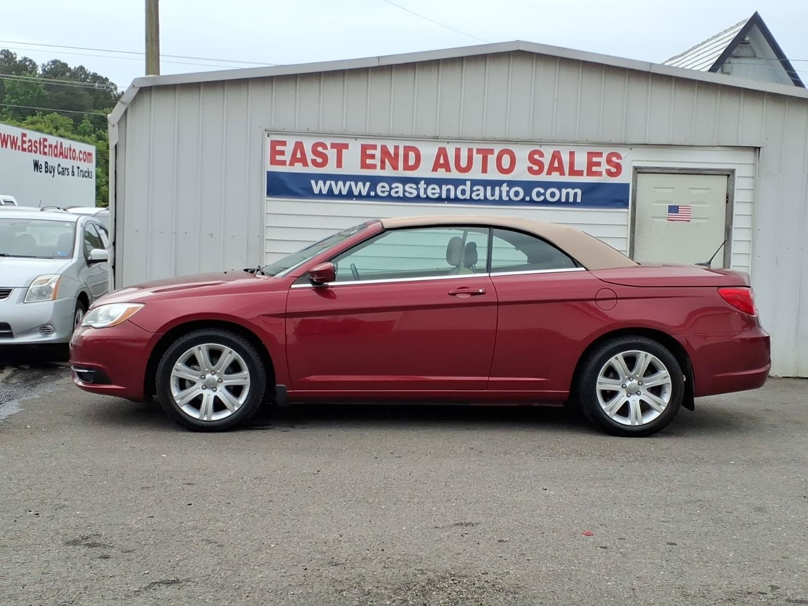 Used 2012 Chrysler 200 Touring FWD image 2