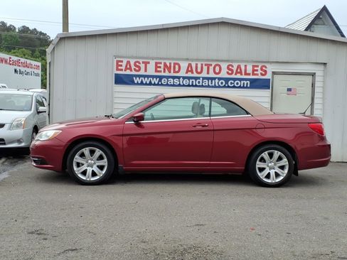 Used 2012 Chrysler 200 Touring FWD image 2