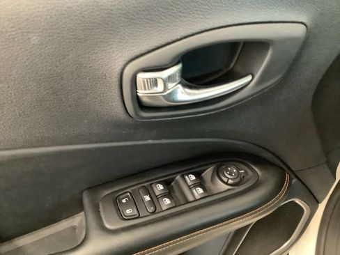 Used 2020 Jeep Compass Limited AWD/4WD image 18