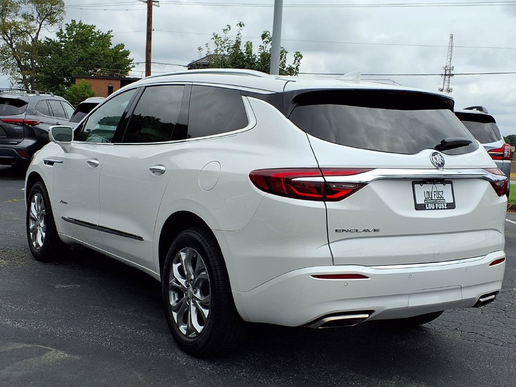 Used 2020 Buick Enclave Avenir w/ Avenir Technology Package FWD image 2