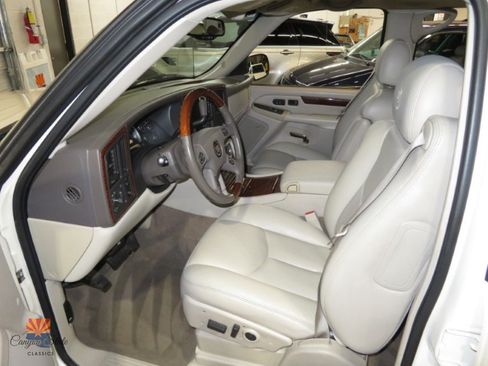 Used 2004 Cadillac Escalade EXT AWD/4WD image 3