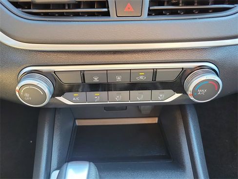 Used 2024 Nissan Altima 2.5 S image 28