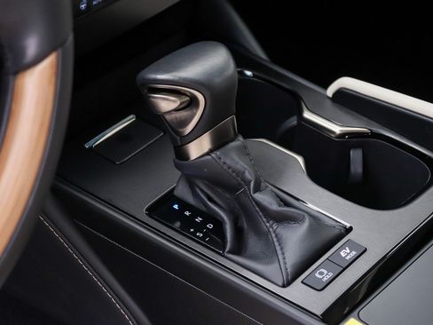 Used 2024 Lexus ES 300h w/ Luxury Package FWD image 24