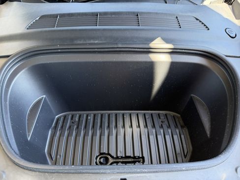 Used 2024 Tesla Model Y Long Range image 42