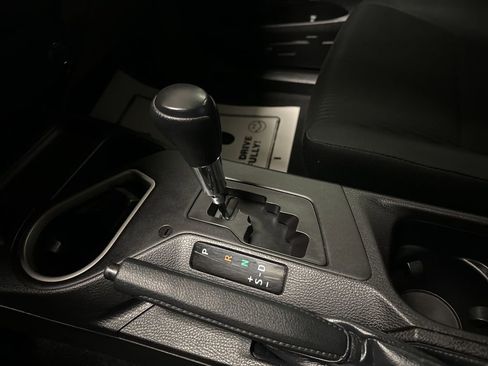 Used 2018 Toyota RAV4 LE image 10
