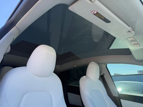 Used 2022 Tesla Model Y Performance image 33