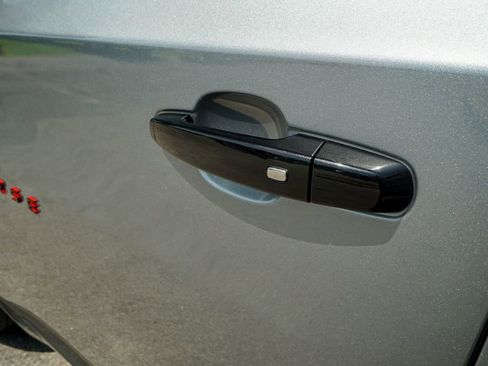 Used 2023 Chevrolet Traverse Premier w/ Redline Edition image 9