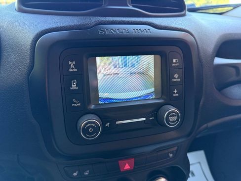 Used 2015 Jeep Renegade Latitude w/ Cold Weather Group II FWD image 27